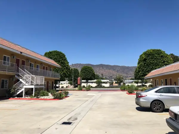 Glendora Motel 4